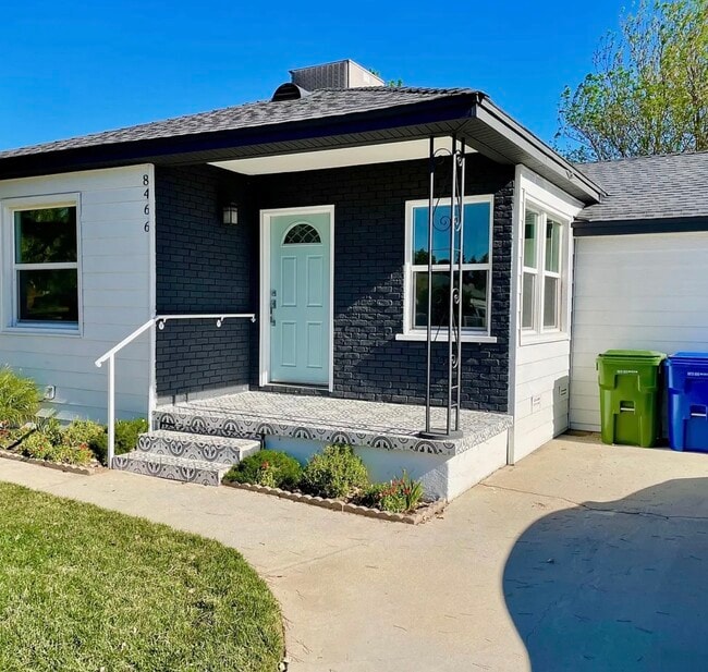 Building Photo - 8466 Quartz Ave