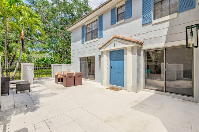 355 Prestwick Cir