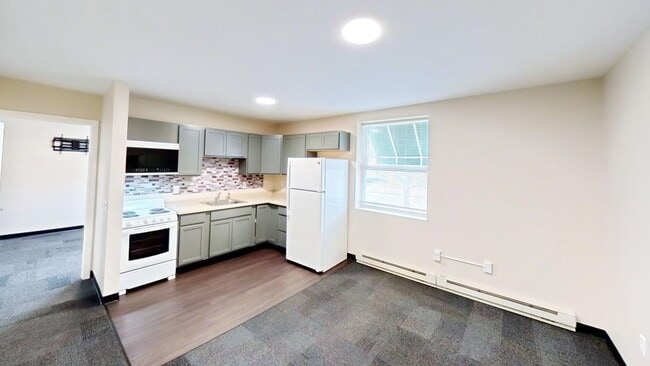 Photo - 3554 E Washington Ave Unit 203