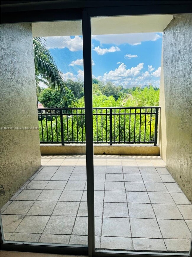 Photo - 120 Douglas Rd Unidad 306