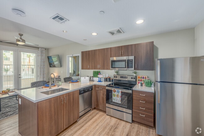 2BR, 2BA - 768SF - Kitchen - Echo 1055