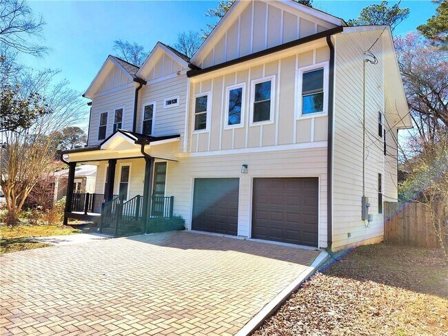 Photo - 1112 Shepherds Ln NE
