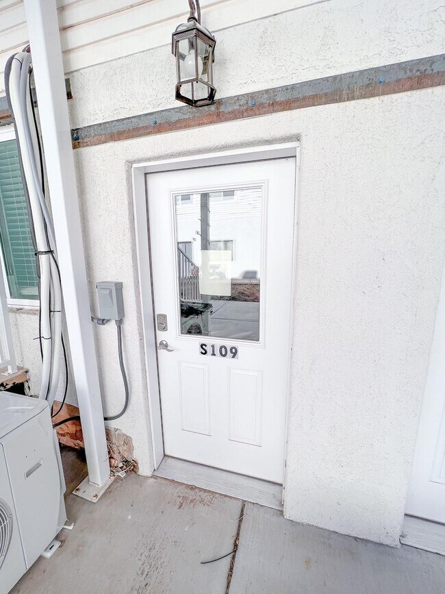 Photo - S109 Gemstone Properties - studio apartment *utilties included*