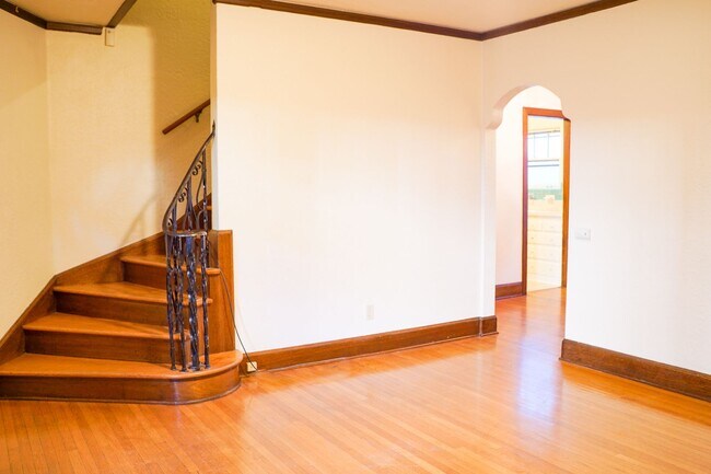 Photo - Stunning 2-Bed Townhouse in Goose Hollow B... Unidad 217