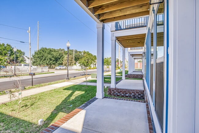 Photo - 520 N De Villiers St