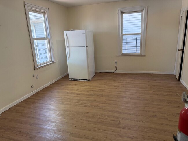 Photo - 68 Condict St Unit 2