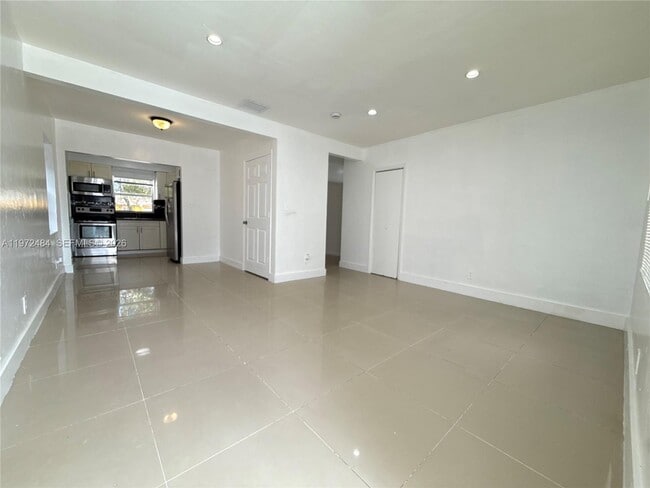 Photo - 911 NW 57th St