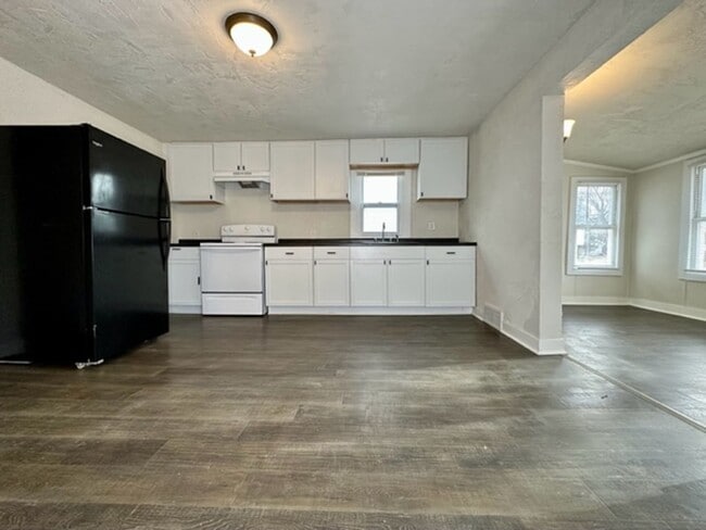 Charming 2 Bedroom 1 Bath Single Family Home! - Charming 2 Bedroom 1 Bath Single Family Home!