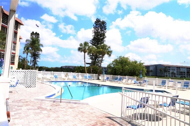 Photo - 4109 Lake Bayshore Dr Unit 407