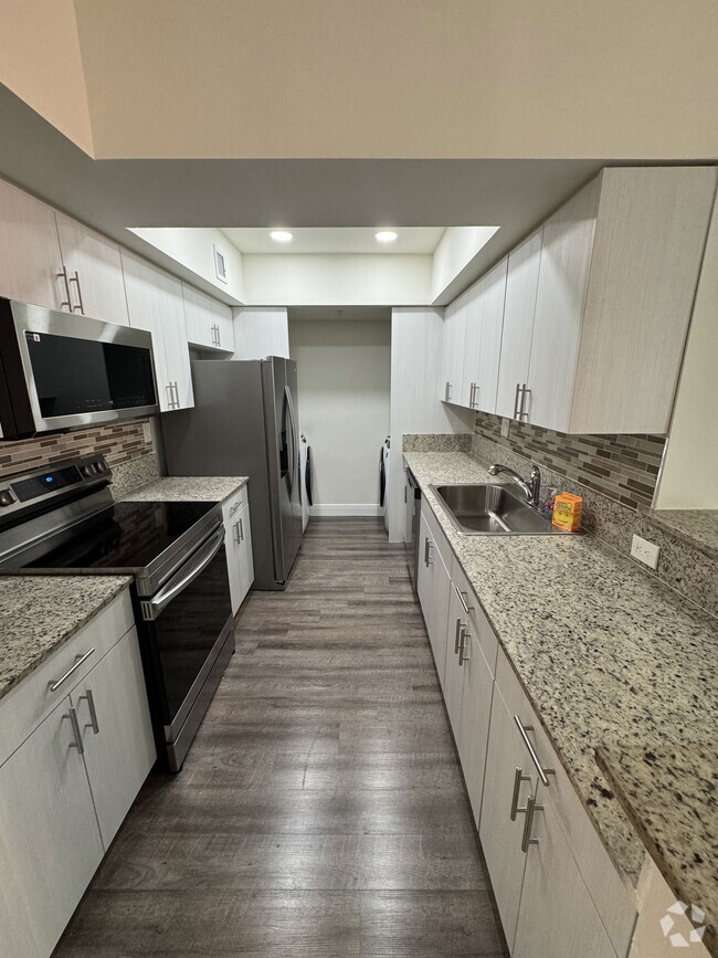 Building Photo - 17000 N Bay Rd Unit 703 Rental