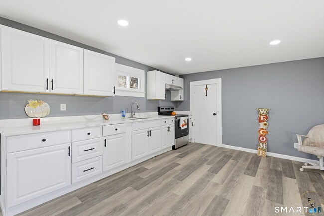 Photo - 76 Skinner St