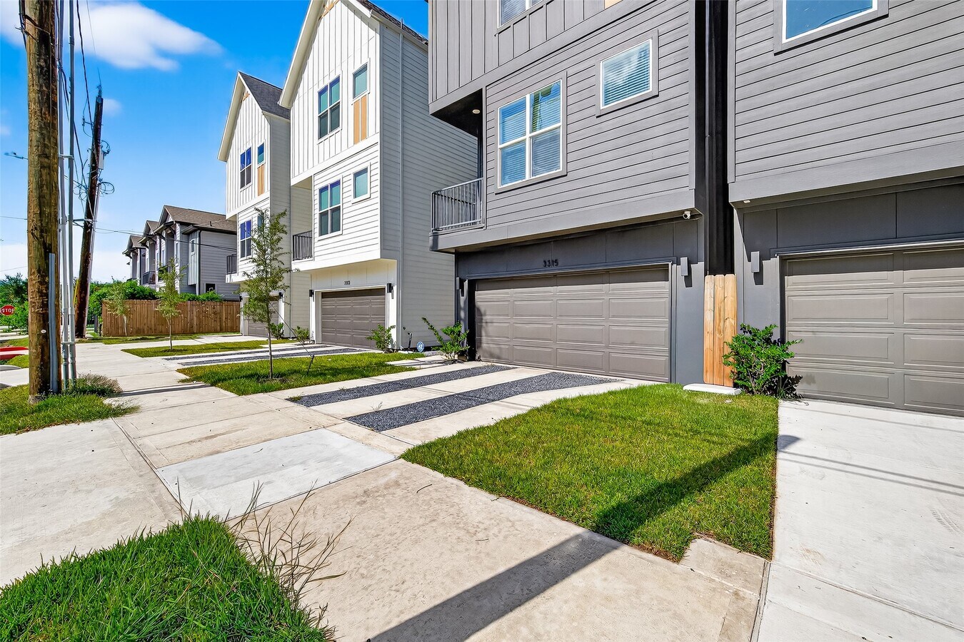 Photo - 3315 Daphne St