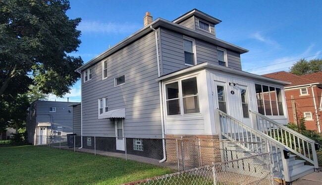Photo - 68 E James St