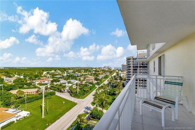 Building Photo - 500 Ocean Dr Unit W11