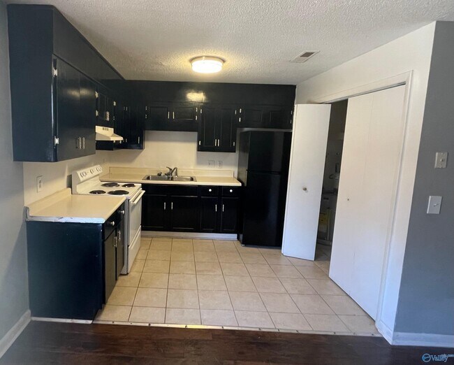 Photo - 4514 Bonnell Dr NW Unit B