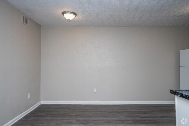 3BR, 1BA - 816SF - Dining Room