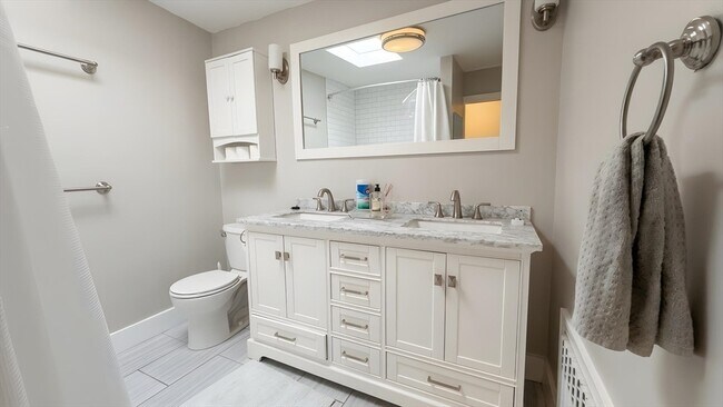 Photo - 27 Noble St Unit 1