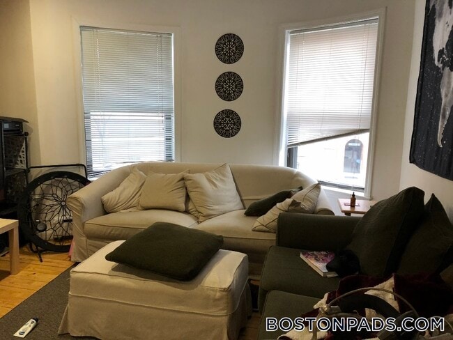 Building Photo - 610 Columbus Ave Unit 4