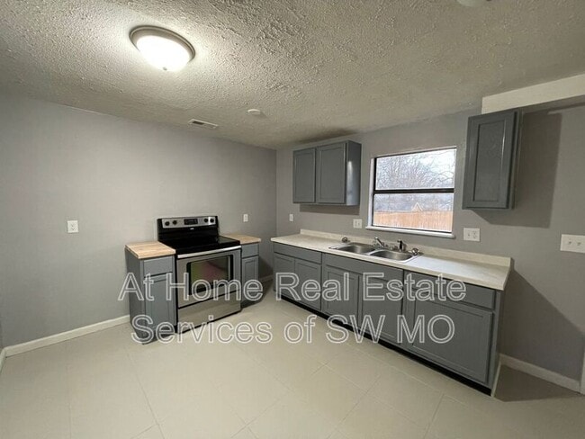 Photo - 2826 W Olive St
