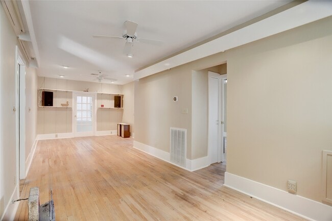Photo - 906 2nd St