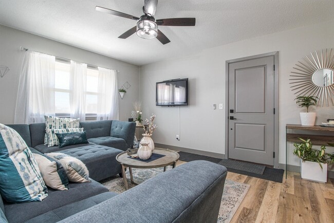 203 3rd St SE Unit 1A