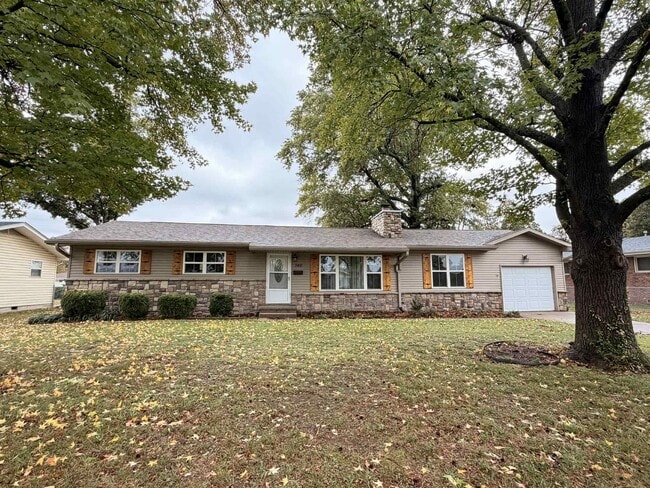 Building Photo - BEAUTIFUL 3 BEDROOM / 2 BATHROOM HOME IN J...