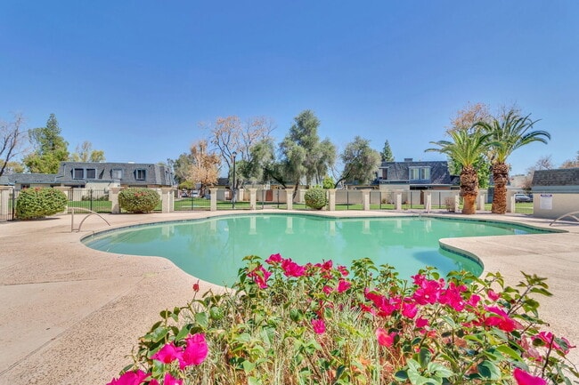 Building Photo - 8022 N 32nd Dr