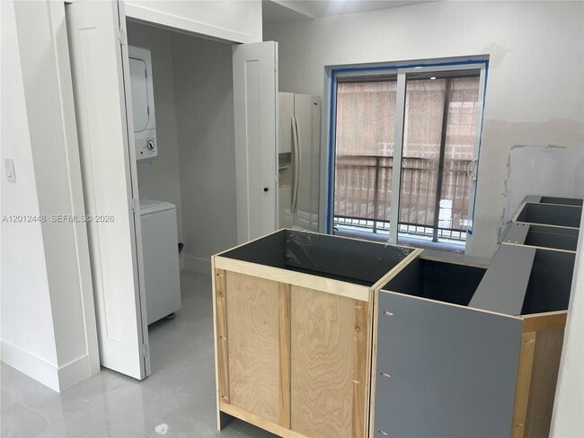Building Photo - 2425 W 76th St Unit 207