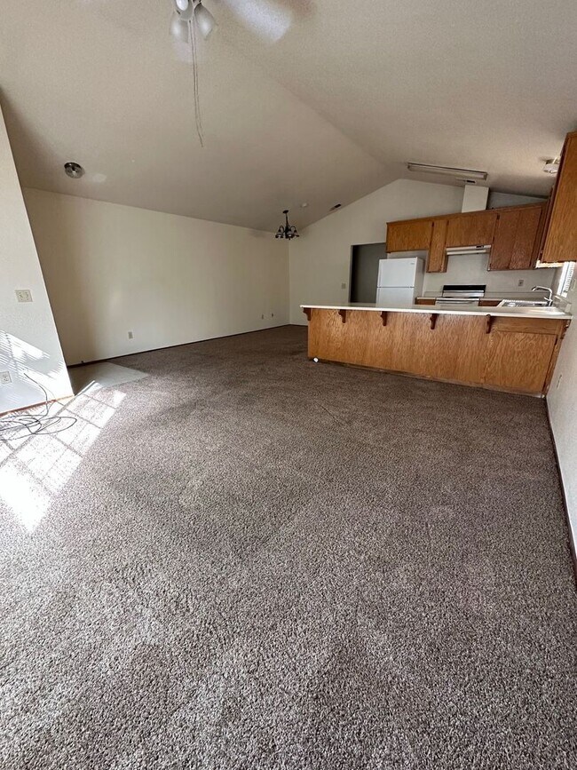 Photo - 1020 W 4th St