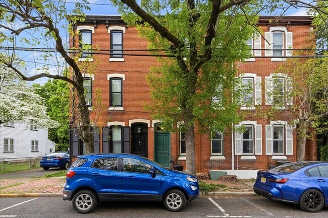 Photo - 103 W Union St