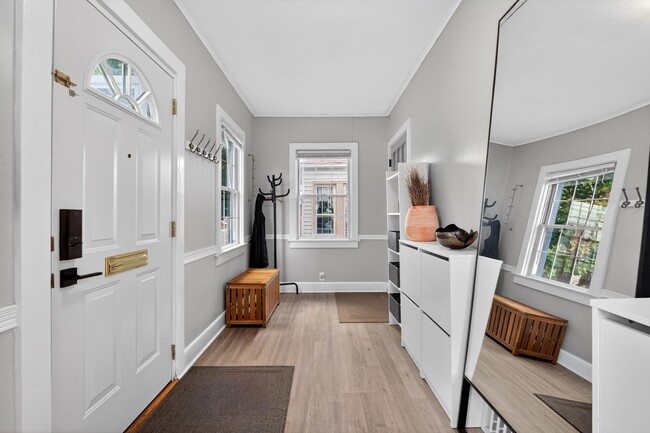 Photo - 59 W 6th St