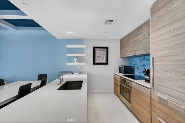 Kitchen - 1300 S Miami Ave Unit 3103