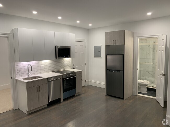 Building Photo - 226 Newbury St Unit 3R Rental