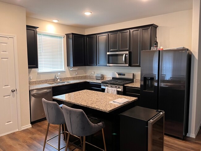 Photo - 1723 Cormorant Cres