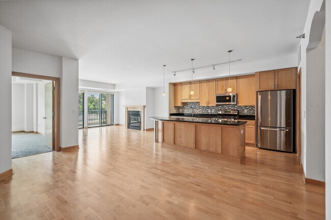 317 Groveland Ave Unit 404