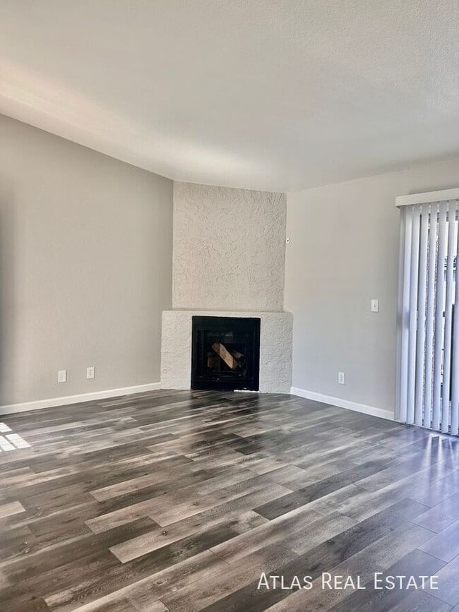 Photo - 1553 W Mercer Ln Unit 1