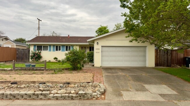 Building Photo - 3 bedroom | 2 bath | Single family home in Citrus Heights