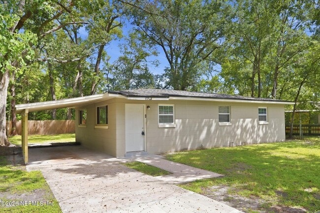 6923 Miss Muffet Ln N