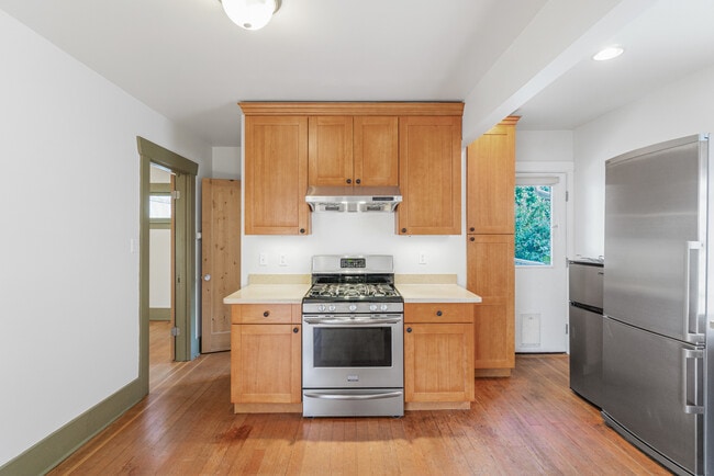 Photo - 950 Hiawatha Pl S