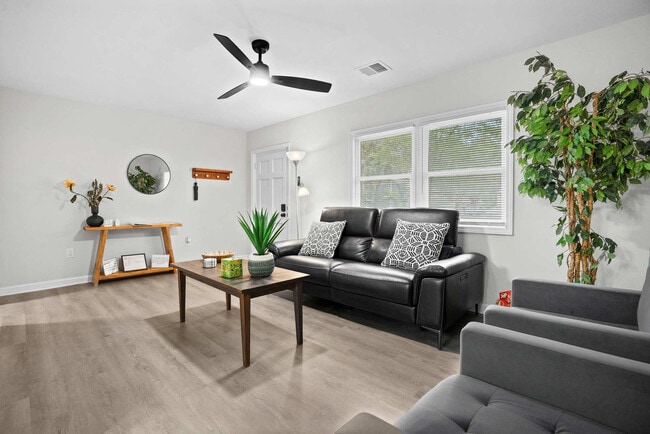 Building Photo - 308 Shelden Dr Unit ID1323313P