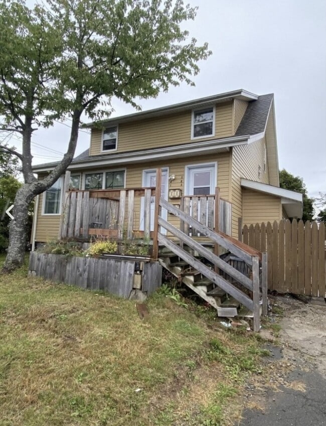 Building Photo - 381 Rue Beausejour Unit 3