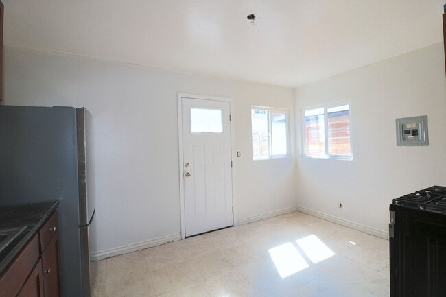 4559 34th St Unit 4559 1/2