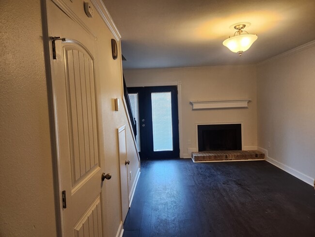 Photo - 434 Longwood Ct Unit D