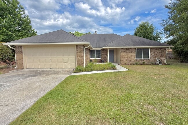 Building Photo - AVAILABLE NOW! (Pet Friendly)