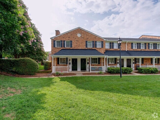 Building Photo - Renovated Midwood Townhome