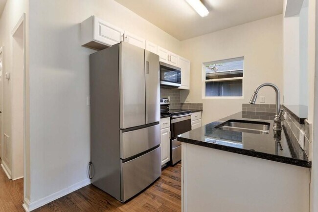 Photo - 1099 Smith St SW Unit B