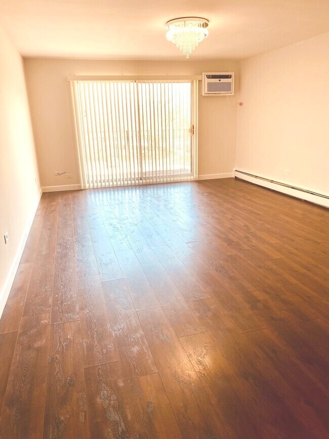 Photo - 8974 N Western Ave Unidad 309 Rental