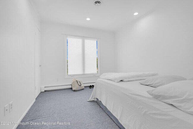 Photo - 45 Roslyn Ct House