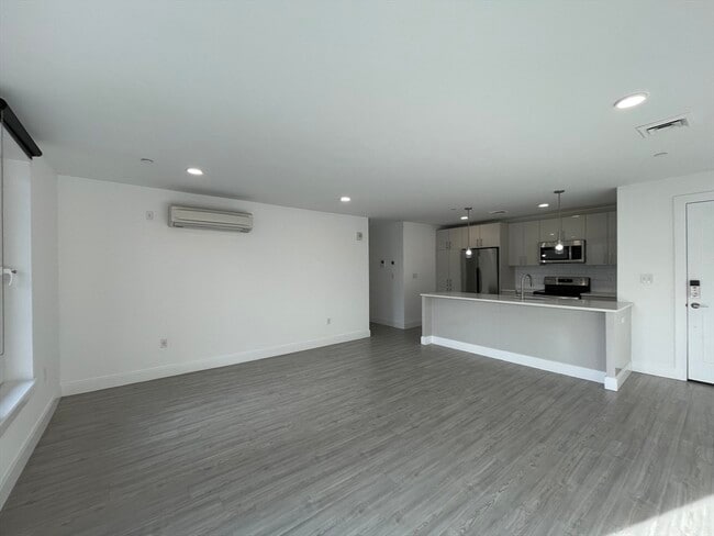Photo - 42 N Beacon St Unidad 306