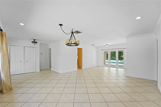 Photo - 1120 E Tropical Way